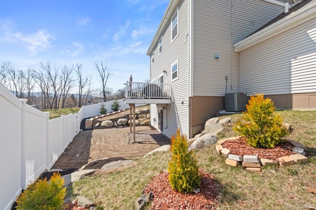 24 Knoll Crest Court, Cornwall, NY 12518