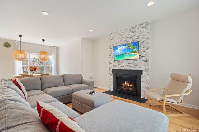 24 Knoll Crest Court, Cornwall, NY 12518