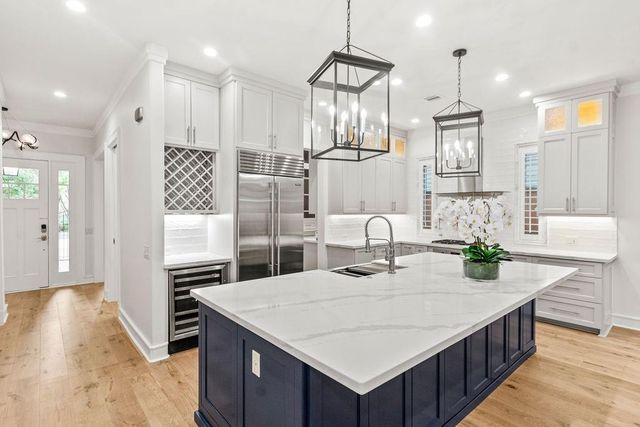 1024 Waverly Street, Houston, TX 77008