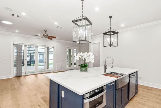 1024 Waverly Street, Houston, TX 77008