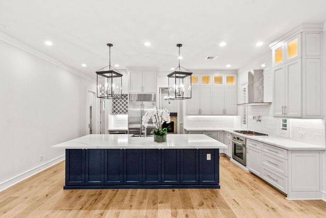 1024 Waverly Street, Houston, TX 77008