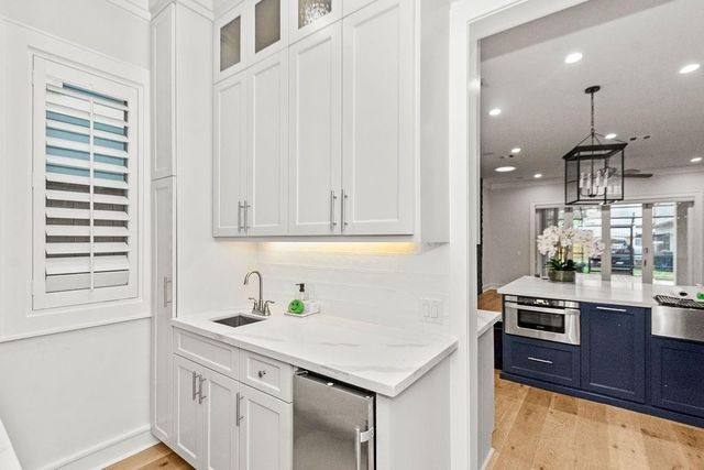 1024 Waverly Street, Houston, TX 77008