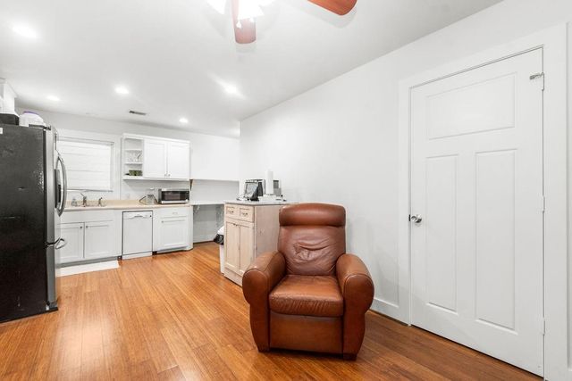 1024 Waverly Street, Houston, TX 77008