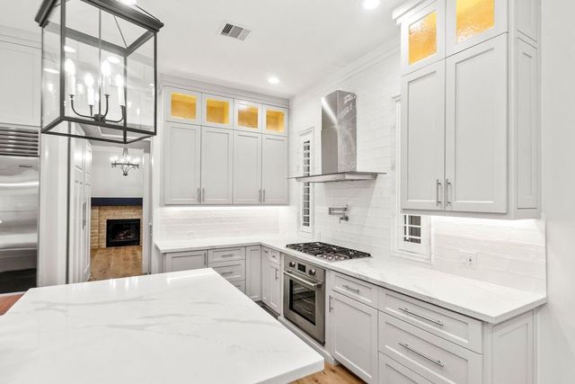 1024 Waverly Street, Houston, TX 77008