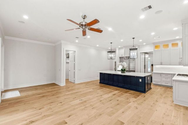 1024 Waverly Street, Houston, TX 77008