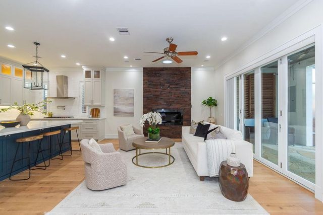 1024 Waverly Street, Houston, TX 77008