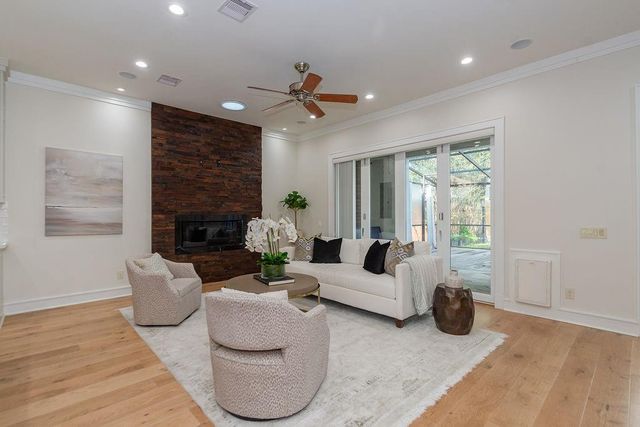 1024 Waverly Street, Houston, TX 77008