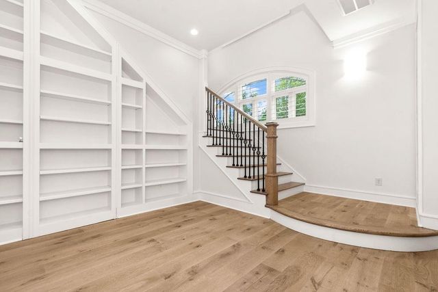 1024 Waverly Street, Houston, TX 77008