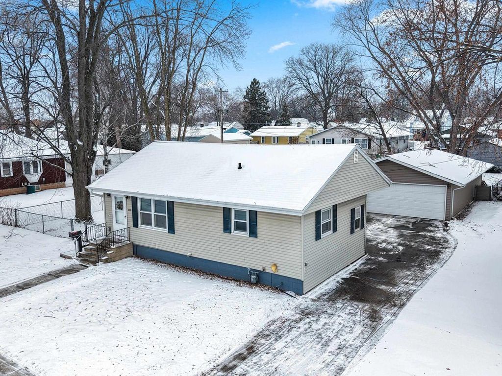 1810 S NORWOOD AVENUE, Green Bay, WI 54304