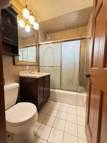 215 Washington Ave 9, Chelsea, MA 02150