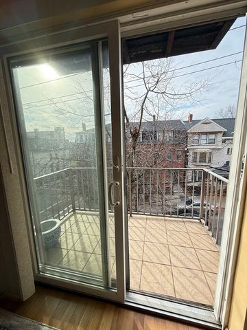 215 Washington Ave 9, Chelsea, MA 02150