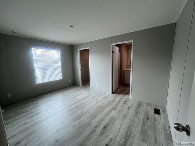 344 Boyne St, New Hudson, MI 48165