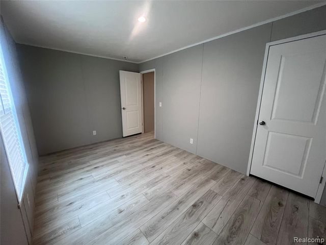 344 Boyne St, New Hudson, MI 48165