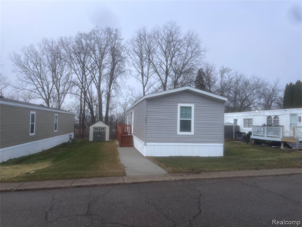 344 Boyne St, New Hudson, MI 48165