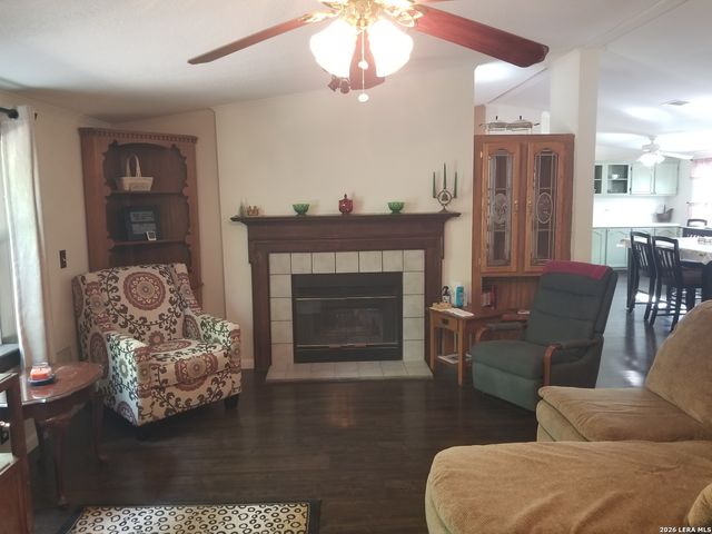 177 Laurel Ridge Dr, Lakehills, TX 78063