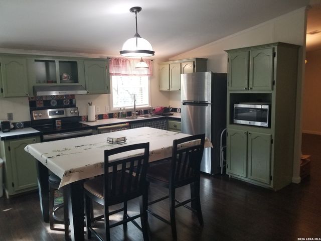 177 Laurel Ridge Dr, Lakehills, TX 78063