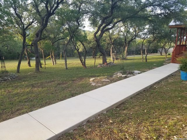 177 Laurel Ridge Dr, Lakehills, TX 78063