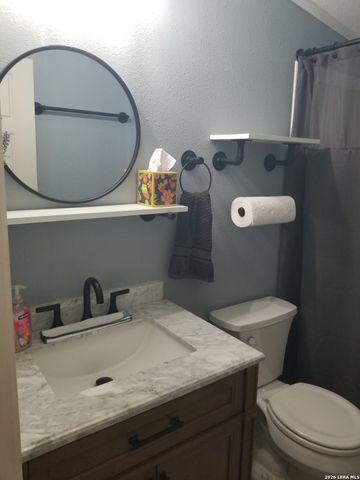 177 Laurel Ridge Dr, Lakehills, TX 78063