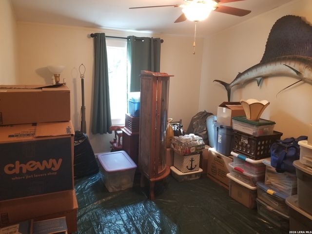 177 Laurel Ridge Dr, Lakehills, TX 78063