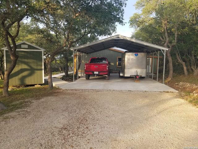 177 Laurel Ridge Dr, Lakehills, TX 78063