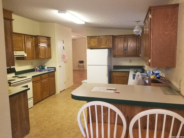 177 Laurel Ridge Dr, Lakehills, TX 78063