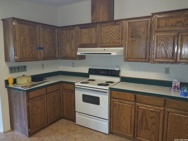177 Laurel Ridge Dr, Lakehills, TX 78063