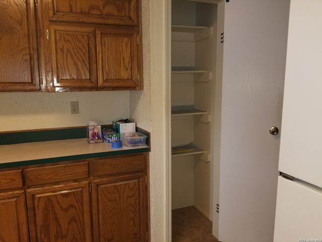 177 Laurel Ridge Dr, Lakehills, TX 78063