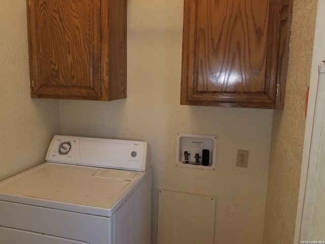 177 Laurel Ridge Dr, Lakehills, TX 78063
