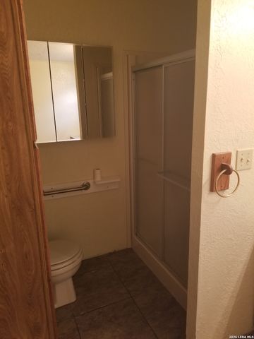 177 Laurel Ridge Dr, Lakehills, TX 78063