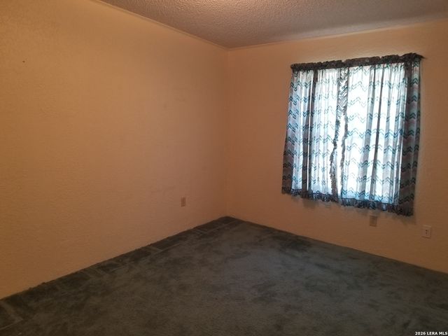 177 Laurel Ridge Dr, Lakehills, TX 78063