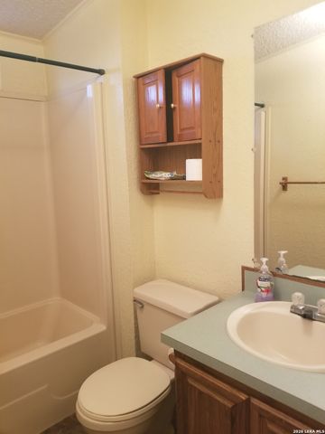 177 Laurel Ridge Dr, Lakehills, TX 78063