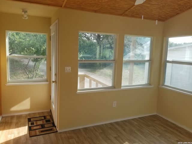 177 Laurel Ridge Dr, Lakehills, TX 78063