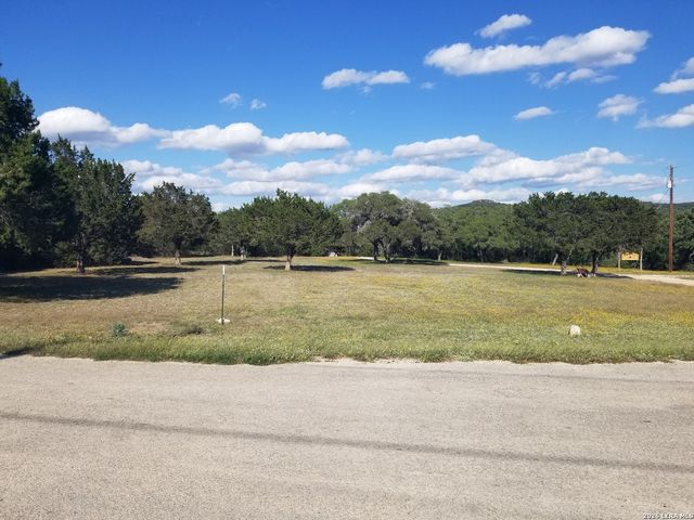 177 Laurel Ridge Dr, Lakehills, TX 78063