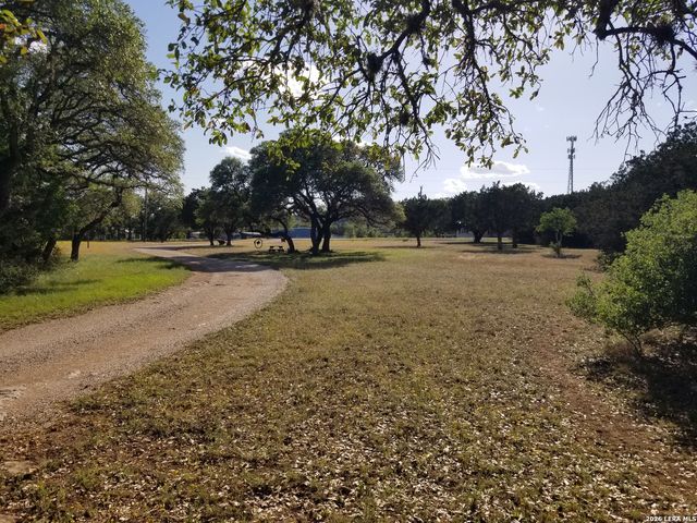 177 Laurel Ridge Dr, Lakehills, TX 78063