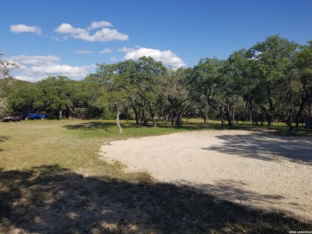 177 Laurel Ridge Dr, Lakehills, TX 78063