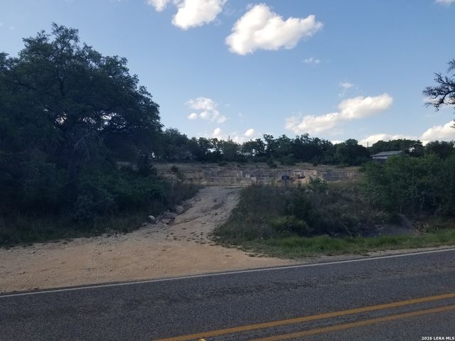 177 Laurel Ridge Dr, Lakehills, TX 78063
