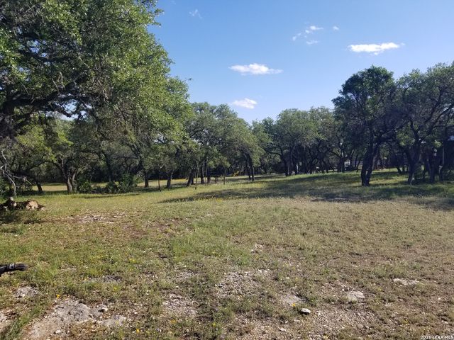 177 Laurel Ridge Dr, Lakehills, TX 78063