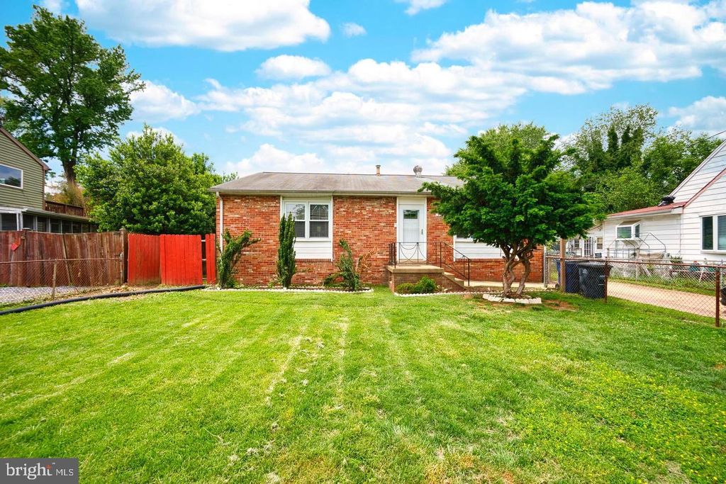 211 N HURON DR, Oxon Hill, MD 20745