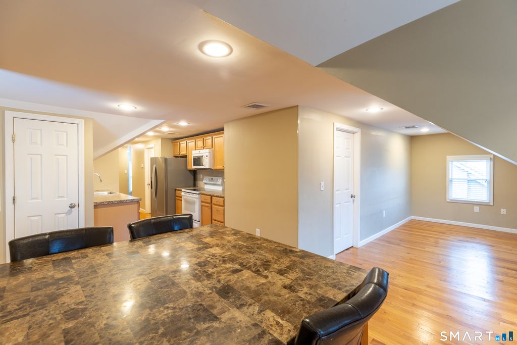 772 Farmington Avenue Floor 3, West Hartford, CT 06119