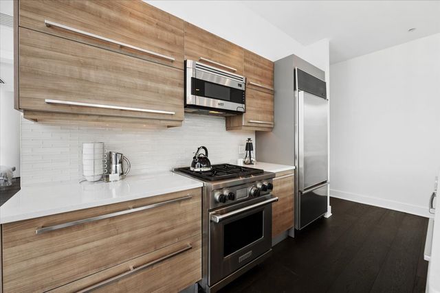 110 W Superior Street 1602, Chicago, IL 60654