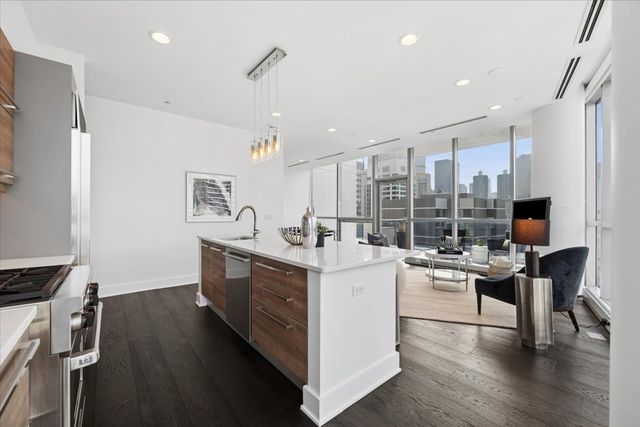 110 W Superior Street 1602, Chicago, IL 60654