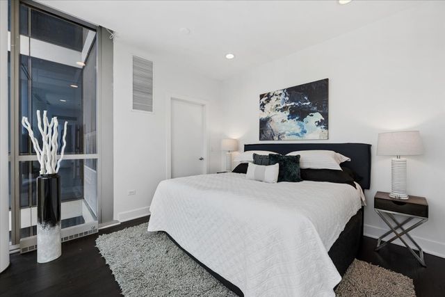 110 W Superior Street 1602, Chicago, IL 60654