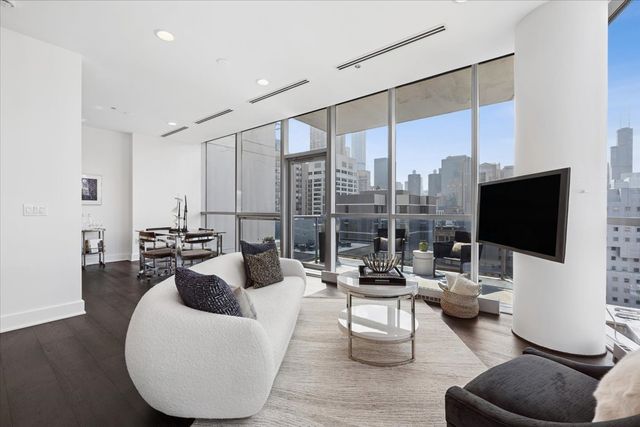 110 W Superior Street 1602, Chicago, IL 60654