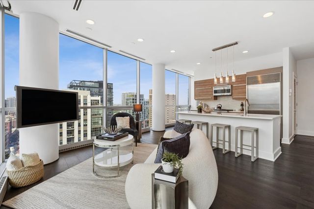 110 W Superior Street 1602, Chicago, IL 60654