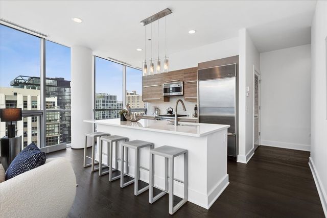 110 W Superior Street 1602, Chicago, IL 60654