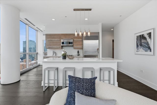 110 W Superior Street 1602, Chicago, IL 60654
