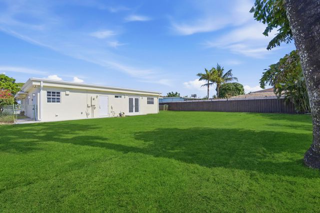 1814 Lake Osborne Drive, Lake Worth Beach, FL 33461