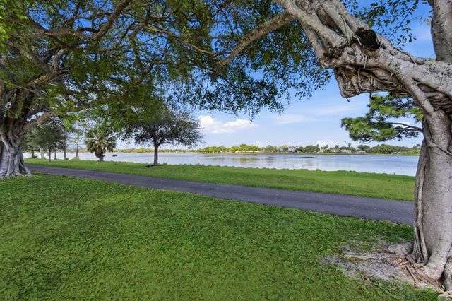 1814 Lake Osborne Drive, Lake Worth Beach, FL 33461