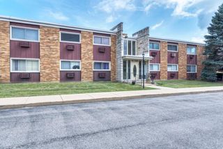 1313 S REBECCA Road 111, Lombard, IL 60148