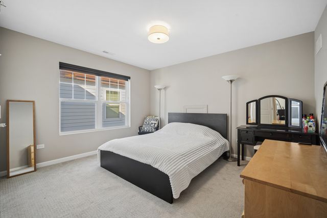 142 Roman Lane, Hawthorn Woods, IL 60047